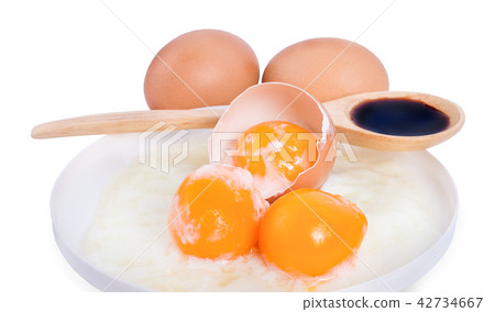 Boiled eggs, mineral water 42734667