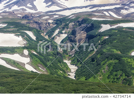 Canyon the Dangerous  on Mutnovsky volcano 42734714
