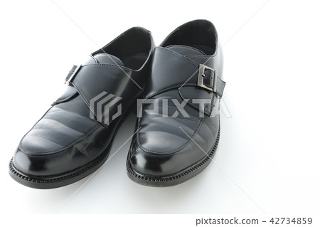 Wear leather shoes 42734859