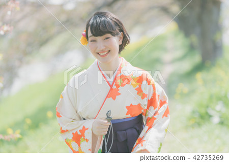 female, lady, woman 42735269