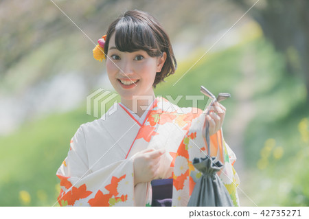 female, lady, woman 42735271