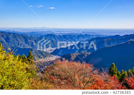 在秋天的顏色從三岳平山看 42736383