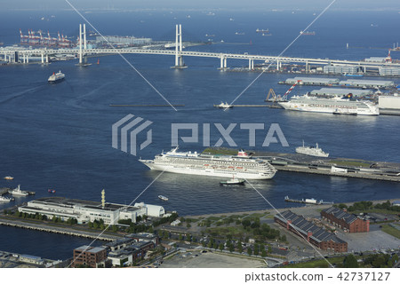 Yokohama Port Yamashita Bego Superstar Asuka II who left the Osan Bridge with Vago Yokohama Port Yamashita Bego Superstar Asuka II who left the Osan Bridge with Vago 42737127