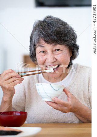 Senior Rice Diet Eating 42737901