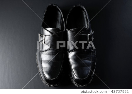 THE leather shoes 42737931