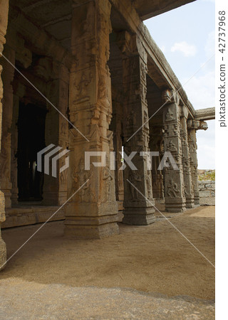 Carved pillars of the Kalyana Mandapa, Hampi Carved pillars of the Kalyana Mandapa, Hampi 42737968