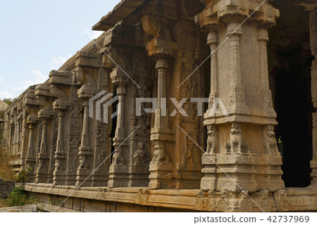 Carved pillars of the Kalyana Mandapa, Hampi 42737969
