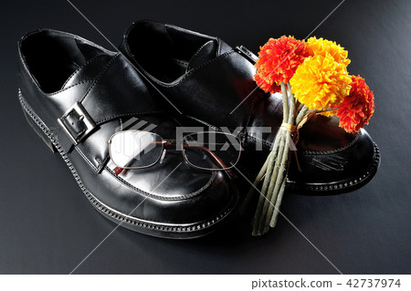 Shoes, glasses and bouquets 42737974