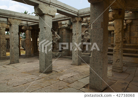 Pillars, maha-mandapa. Achyuta Raya temple, Hampi Pillars, maha-mandapa. Achyuta Raya temple, Hampi 42738068