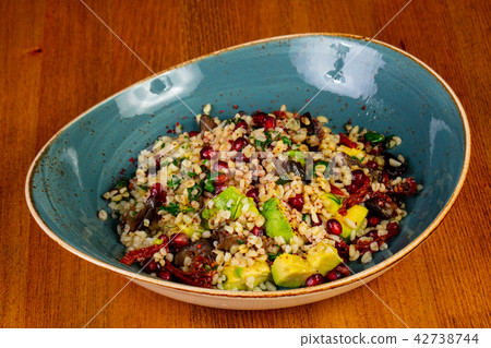Tabbouleh with avocado 42738744