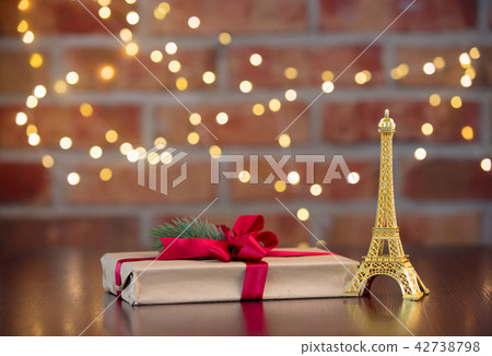 gift box with red bow and Eiffel tower souvenir gift box with red bow and Eiffel tower souvenir 42738798