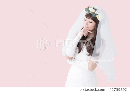 Thinking bride 42739892