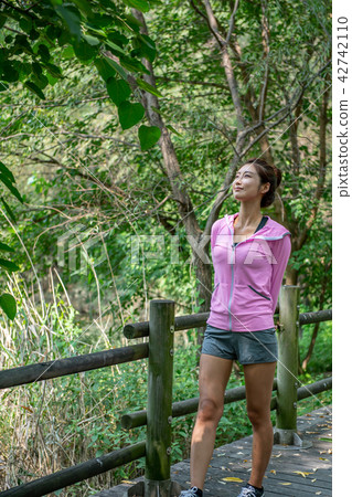 Exercise-enriched women Exercise-enriched women 42742110