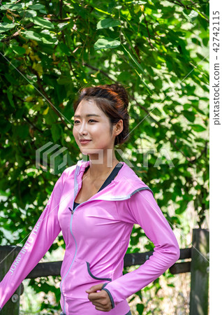 Exercise-enriched women Exercise-enriched women 42742115