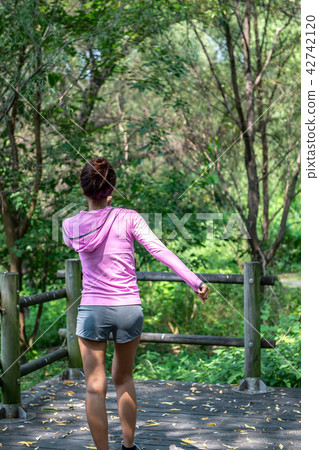 Exercise-enriched women Exercise-enriched women 42742120
