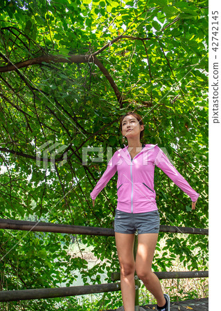 Exercise-enriched women Exercise-enriched women 42742145