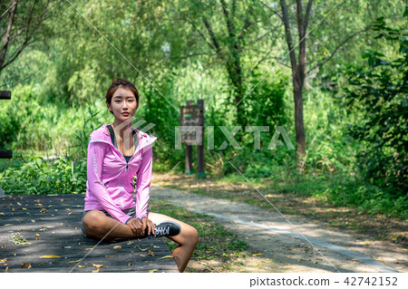 運動豐富的女性 運動豐富的女性 42742152