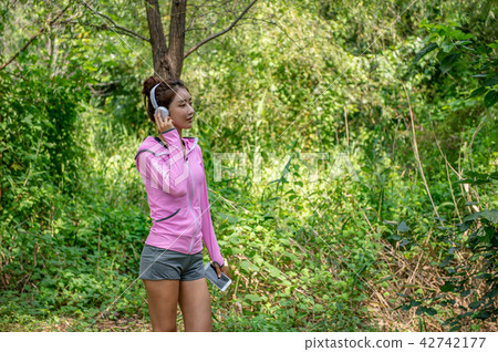 運動豐富的女性 運動豐富的女性 42742177