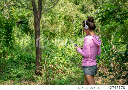 運動豐富的女性 運動豐富的女性 42742178
