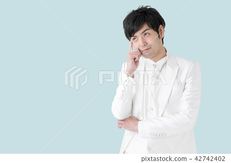 Thinking groom Thinking groom 42742402