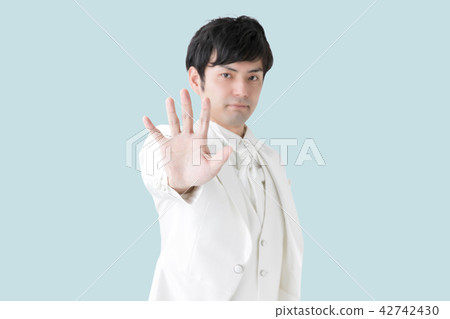 Refusing groom Refusing groom 42742430