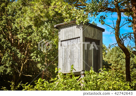 Close up picture of a wooden deer hunting pulpit Close up picture of a wooden deer hunting pulpit 42742643