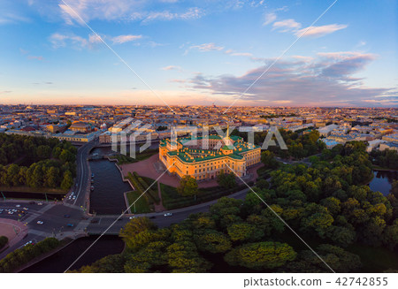 SAINT-PETERSBURG Russia: beautiful Top view of St. Petersburg from the air an Mikhailovsky castle 42742855