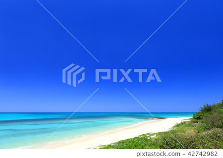 Beach in Miyakojima (Maehama Beach) 42742982