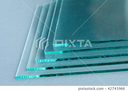 Sheets of Factory manufacturing tempered clear float glass panels cut to size 42743966