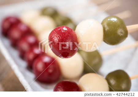 中秋節 三色糰子 月見糰子 花見糰子 Moon Festival 月見団子 花見団子 和菓子 42744212