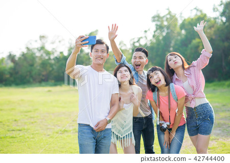 people selfie happily people selfie happily 42744400