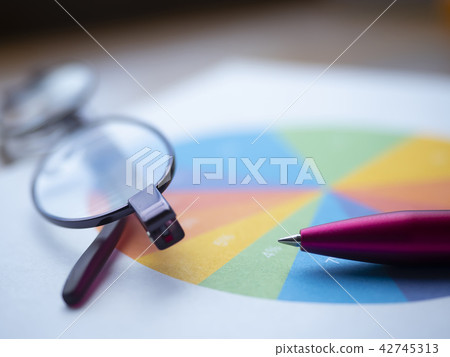 Business image · graph · glasses · female 42745313