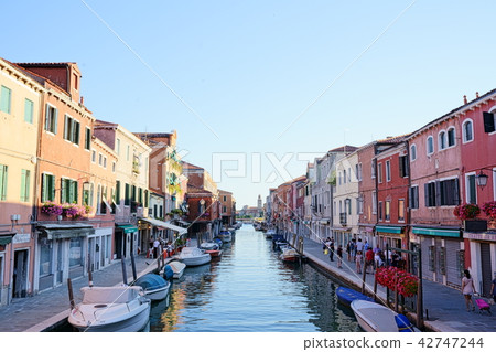 威尼斯在意大利和Murano島在它的鹽水湖 42747244