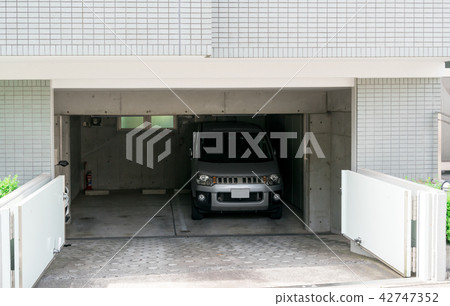 Mansion in a co-owner's apartment parking area semi-underground 42747352