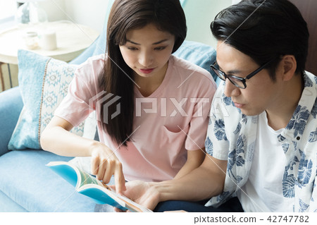 男性和女性計劃旅行 男性和女性計劃旅行 42747782