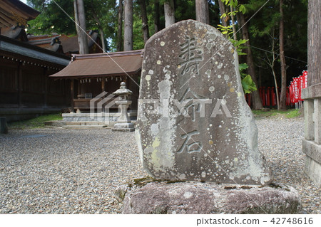 It is a lifespan stone in Taga Taisha Shrine building in Taga Town, Shiga Prefecture It is a lifespan stone in Taga Taisha Shrine building in Taga Town, Shiga Prefecture 42748616