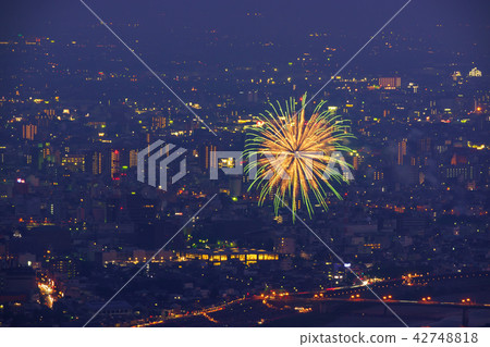 Nagara River National firework display (photographed from Yuzigamine peak Ximen) Nagara River National firework display (photographed from Yuzigamine peak Ximen) 42748818