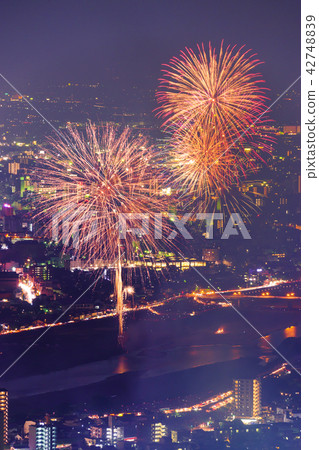Nagara River National firework display (photographed from Yuzigamine peak Ximen) Nagara River National firework display (photographed from Yuzigamine peak Ximen) 42748839