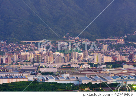 櫻倉山和城市夜景[福岡縣北九州市] 42749409