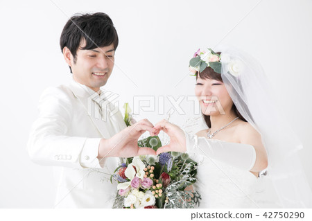 A bride and groom that makes a heart a heart A bride and groom that makes a heart a heart 42750290