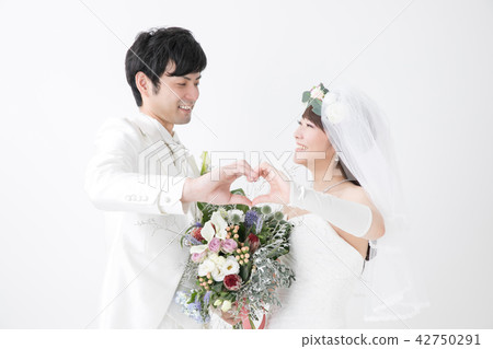 A bride and groom that makes a heart a heart A bride and groom that makes a heart a heart 42750291