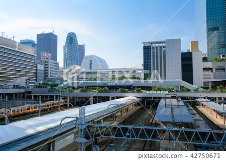 Shinjuku Station 42750671