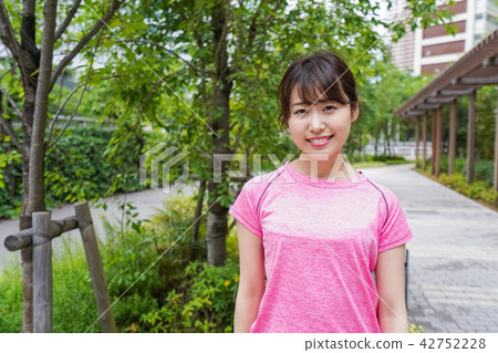 女人伸展 42752228