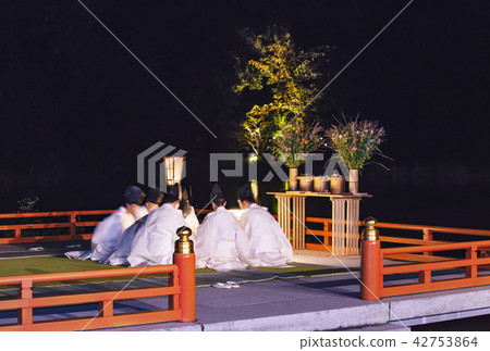 Image material: Ise Grand Shrine Moon Viewing Party, Full Moon Festival, Mid-Autumn Moon, Ise Grand Shrine Event, Outer Shrine Magatama Pond Stage Image material: Ise Grand Shrine Moon Viewing Party, Full Moon Festival, Mid-Autumn Moon, Ise Grand Shrine Event, Outer Shrine Magatama Pond Stage 42753864