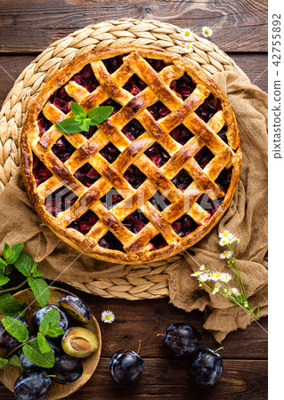 Fruit pie. Sweet pie, tart with fresh plums Fruit pie. Sweet pie, tart with fresh plums 42755892