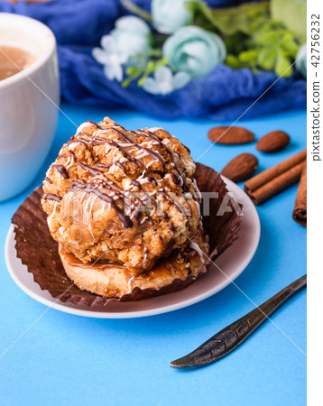 Delicious small cake dessert Delicious small cake dessert 42756232