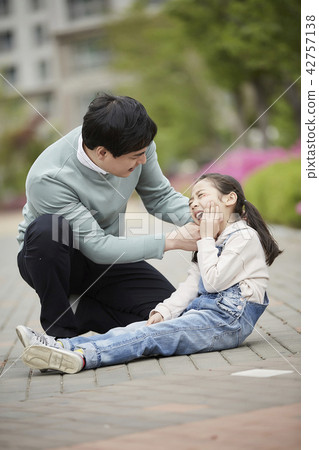 Daughter, dad, child, everyday, hurt, pain, tears, crying, worry 42757138
