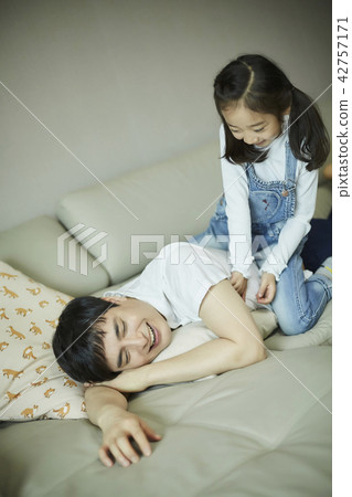 爸爸,女兒,假期,休息,休閒,日常,生活方式,玩耍 爸爸,女兒,假期,休息,休閒,日常,生活方式,玩耍 42757171