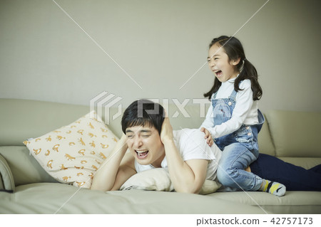 爸爸，女兒，假期，放鬆，休閒，日常，生活方式，累了，疲勞 42757173