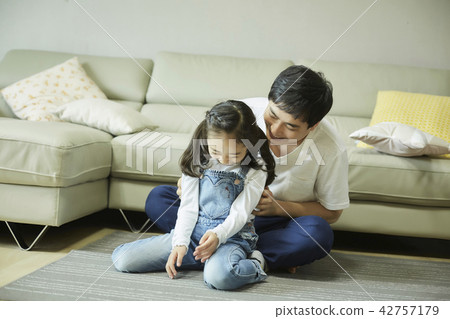 爸爸,女兒,假期,放鬆,休閒,日常,生活方式 爸爸,女兒,假期,放鬆,休閒,日常,生活方式 42757179